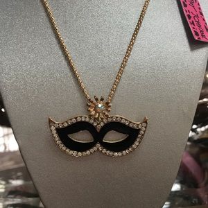 Betsey Johnson “masquerade “ Necklace!NWT Bling !